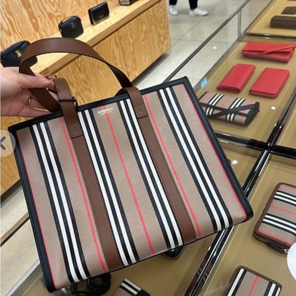 NWT Burberry Small Book Tote Archive Beige retails $1250 - Picture 15 of 16